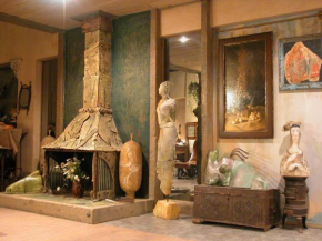 Отель Artists Residence in Tbilisi  Тбилиси